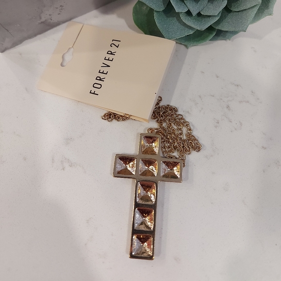 ⚡FREE ADD ON ⚡Forever 21 Gold Tone Cross Necklace - Picture 5 of 5